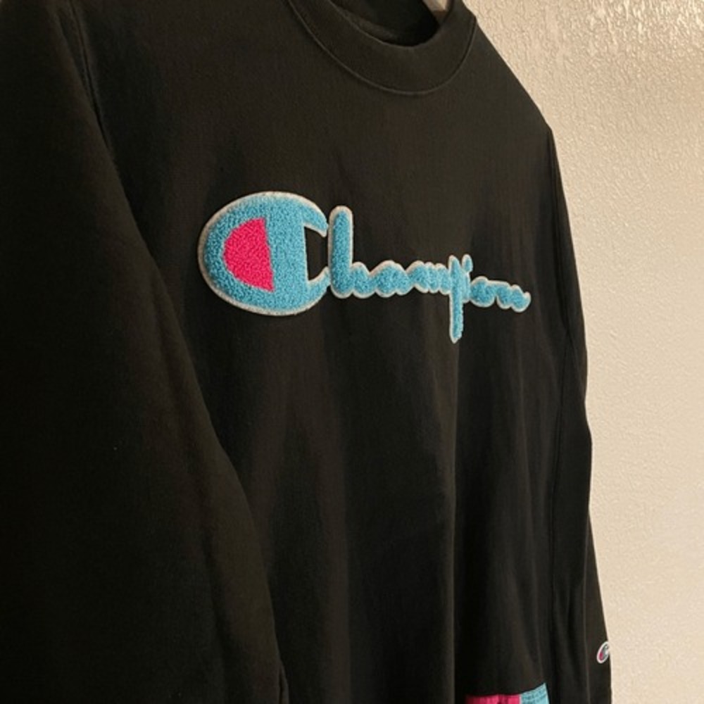 Champion Reverse Weave Black Chenille Script Logo Sweatshirt Small Sporty Casual - Picture 3 of 13
